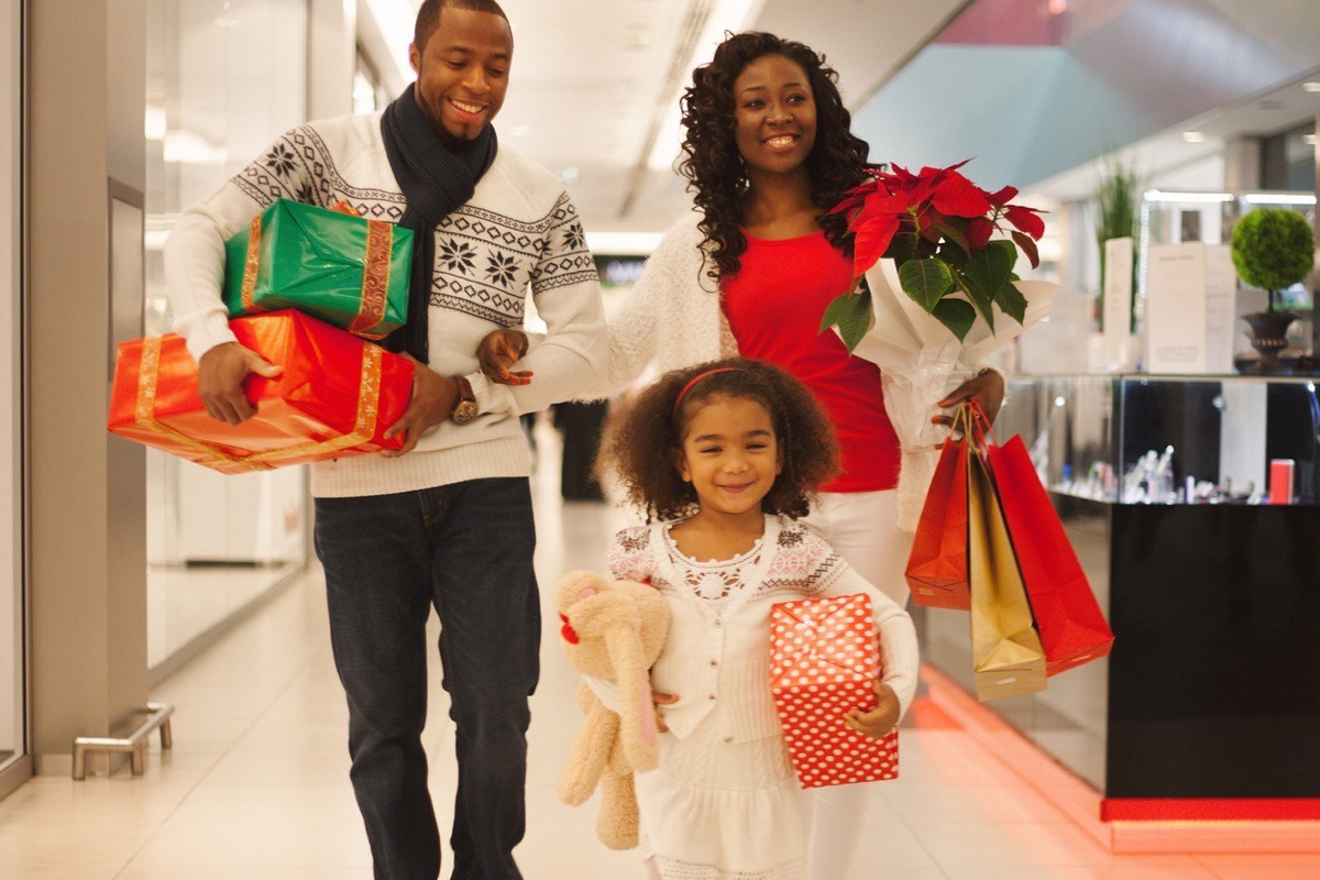 black-family-holiday-shopping